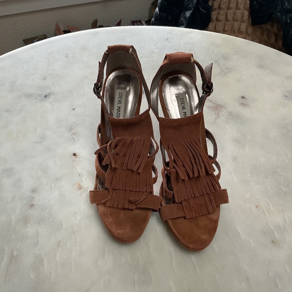 Steve Madden size 9 suede fringed sandals